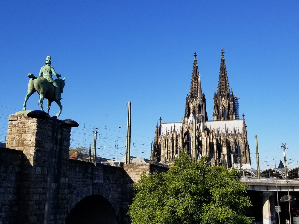 ドイツ・ライン川からケルン大聖堂のライトアップを楽しむの写真8