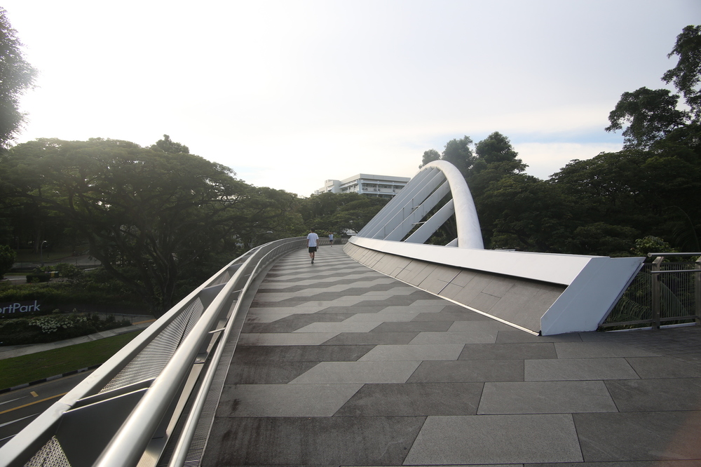 ヘンテコ建造物を求めて走る・サザンリッジ4公園横断コースの写真6