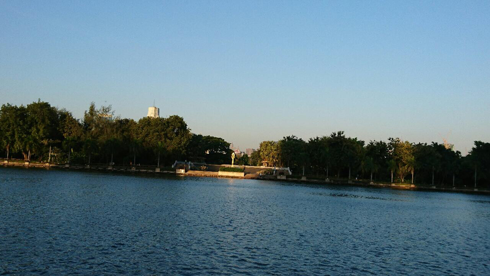 バンコク、ベンジャキッティ公園の日の出の写真3