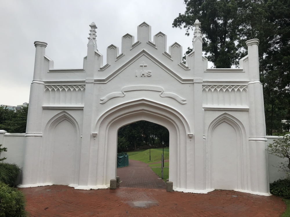 英国植民地時代の要塞跡を駆け抜ける の写真3