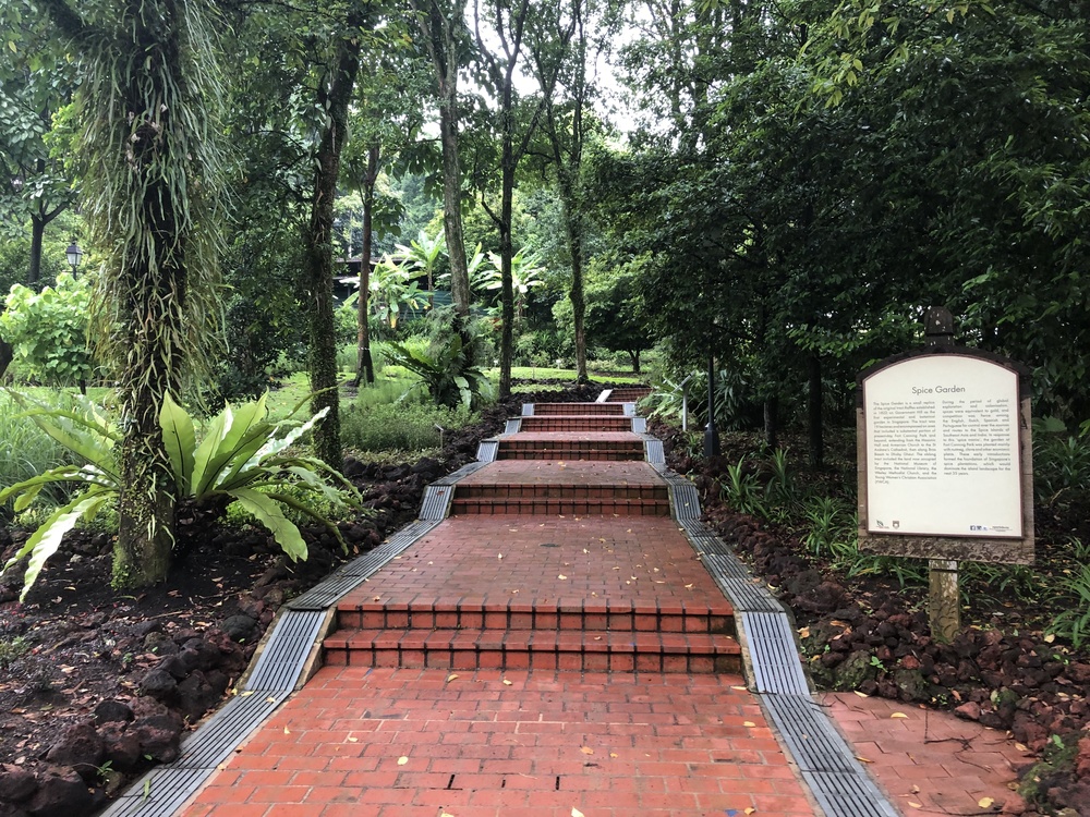 英国植民地時代の要塞跡を駆け抜ける の写真5