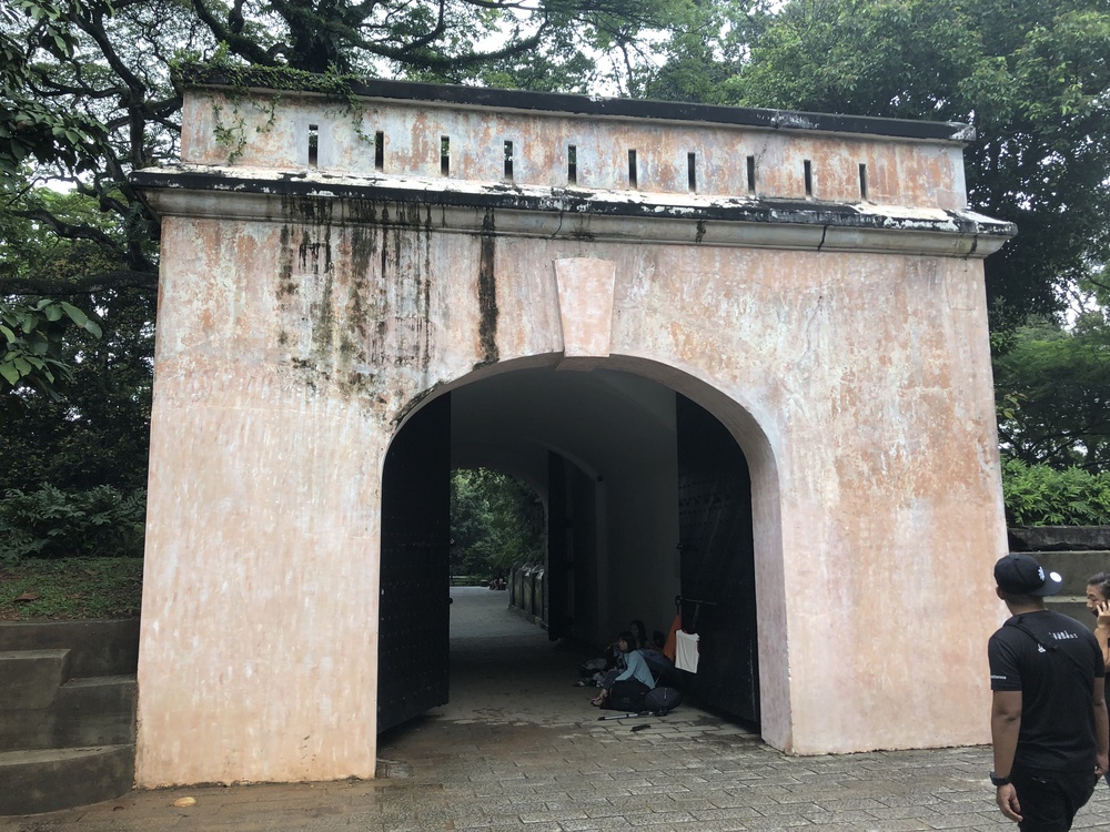 英国植民地時代の要塞跡を駆け抜ける の写真7