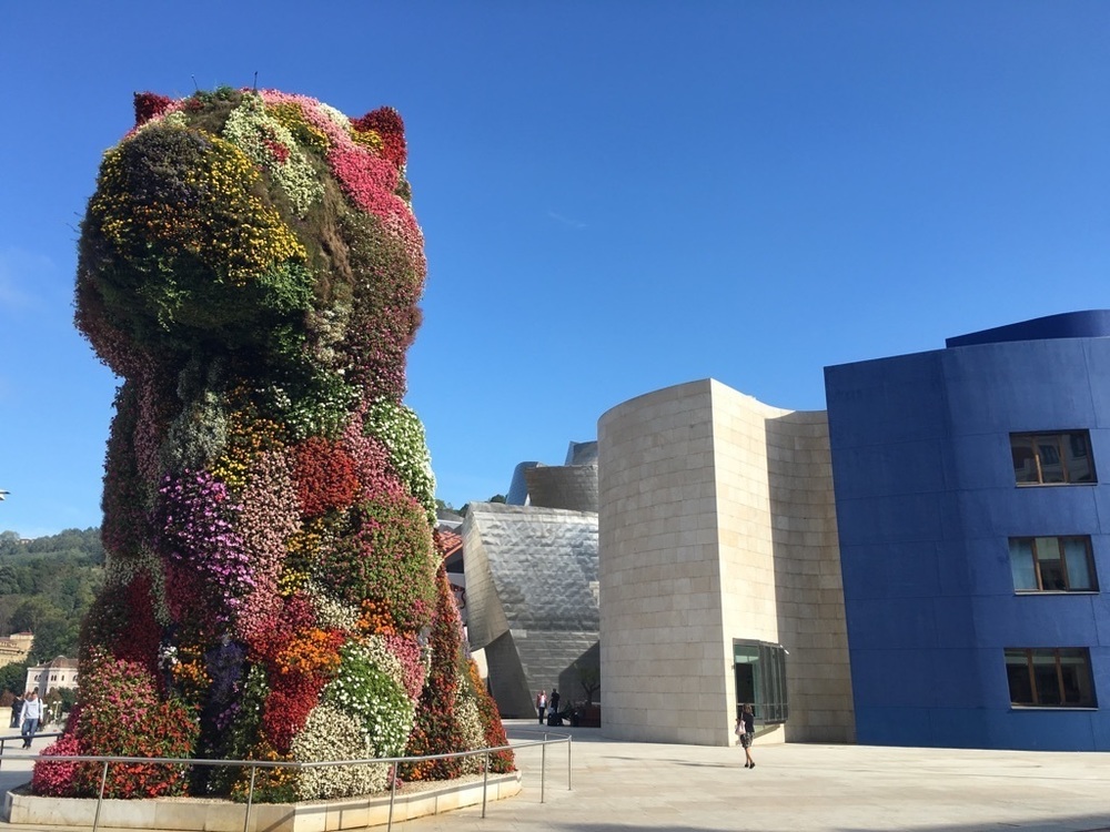 【スペイン】芸術の街ビルバオの川沿いをの写真3