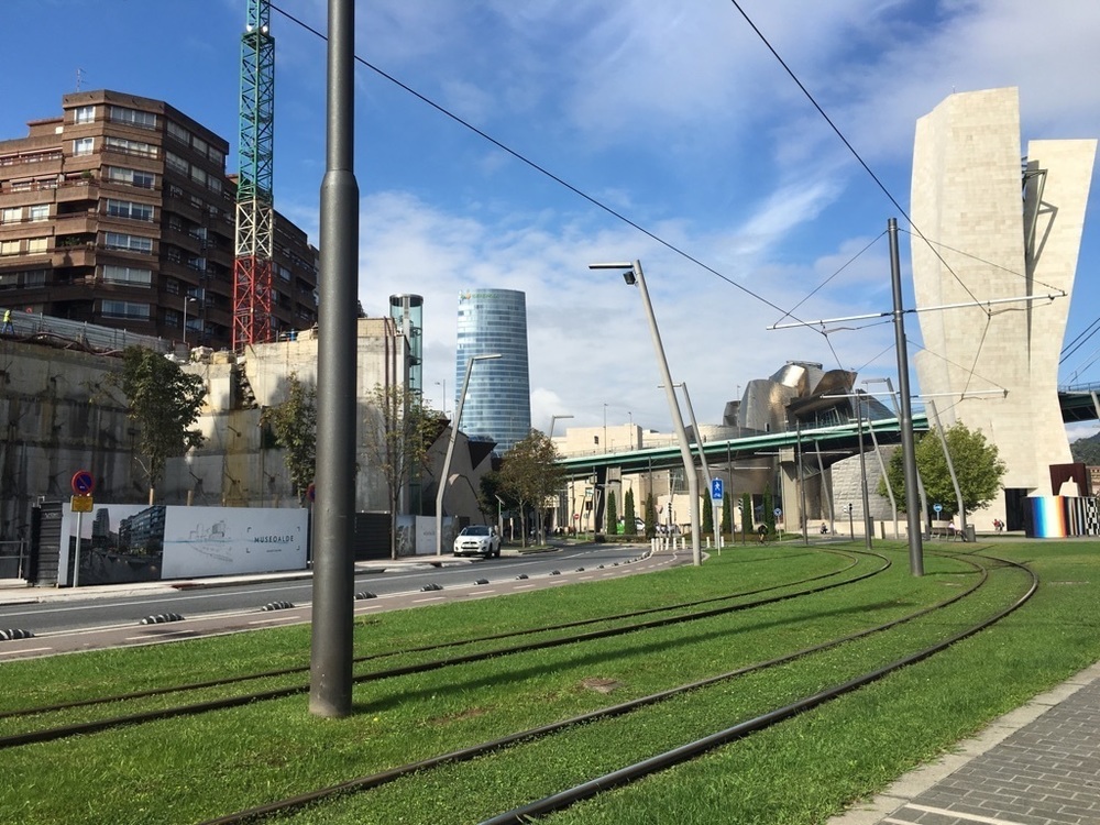 【スペイン】芸術の街ビルバオの川沿いをの写真4