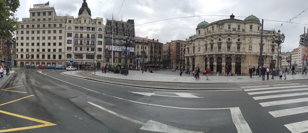 【スペイン】芸術の街ビルバオの川沿いをの写真7
