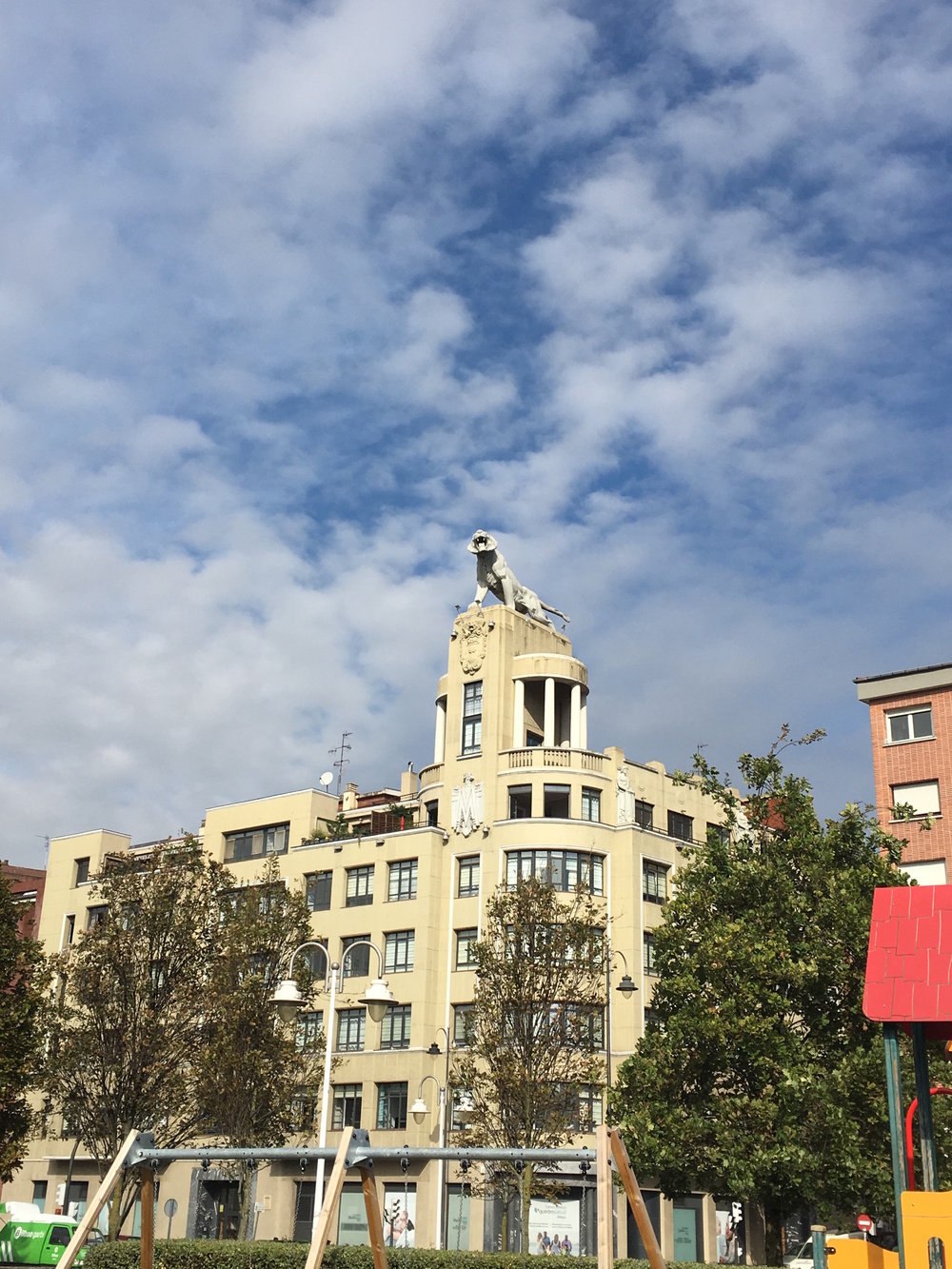 【スペイン】芸術の街ビルバオの川沿いをの写真10