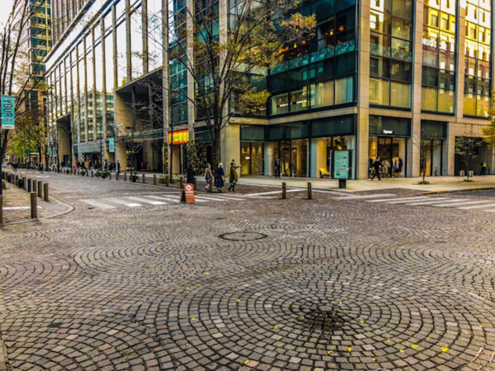 平日昼間の丸の内仲通りの写真4