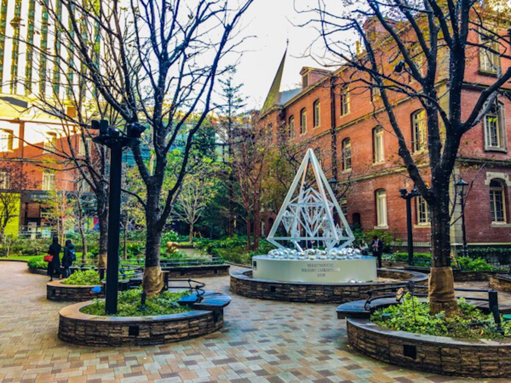 平日昼間の丸の内仲通りの写真7