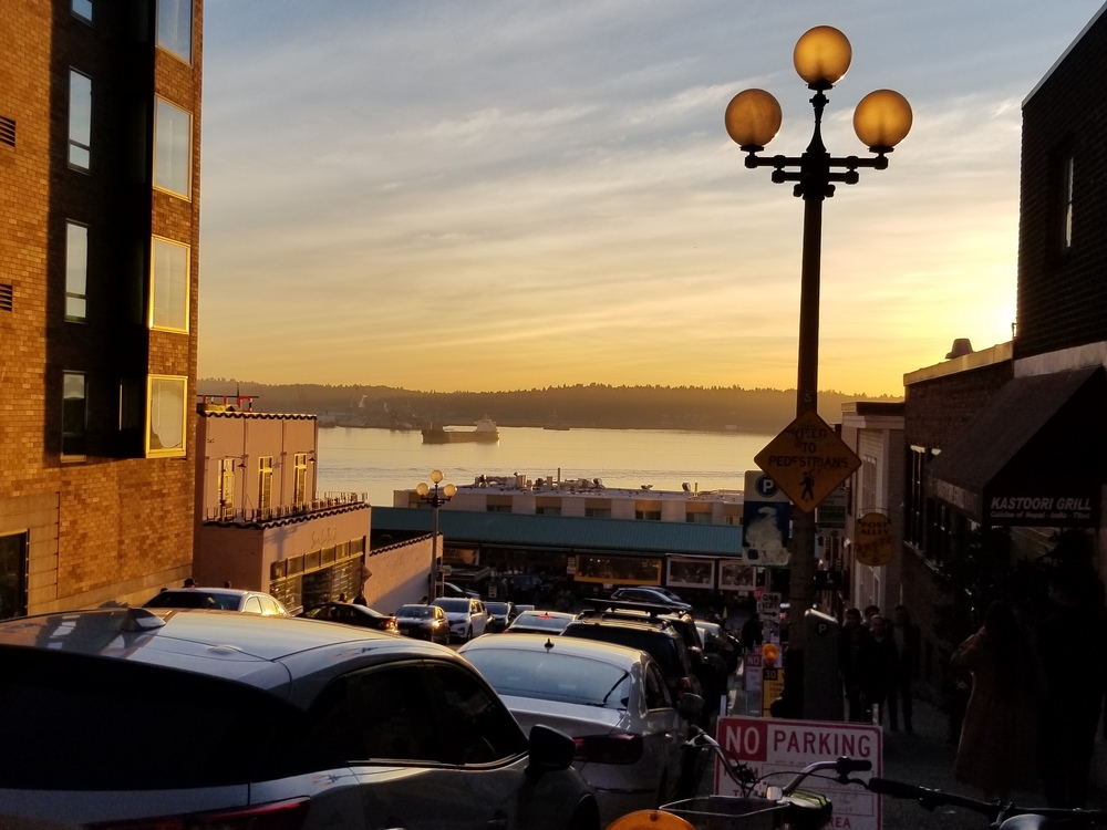 シアトル・エリオット湾に沈む夕日をスタバ１号店からの写真3
