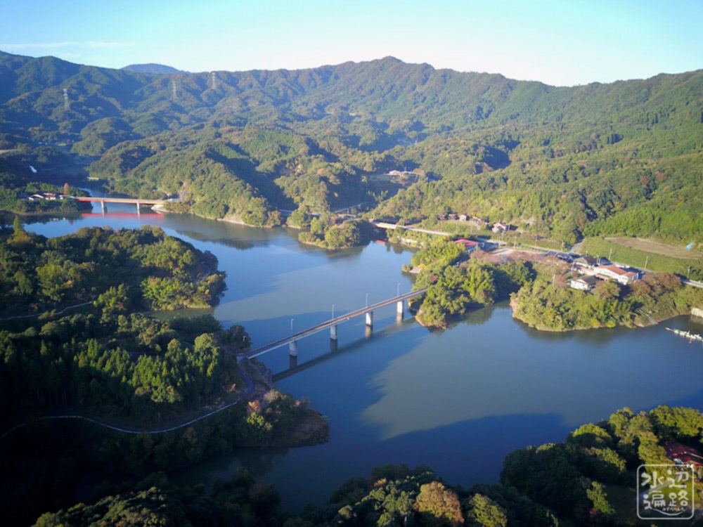 静かな緑水湖畔を一周するコース【鳥取南部町】の写真4
