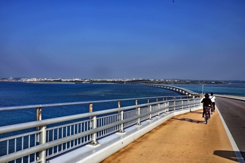 「宮古ブルー」を眺める伊良部大橋往復コースの写真5