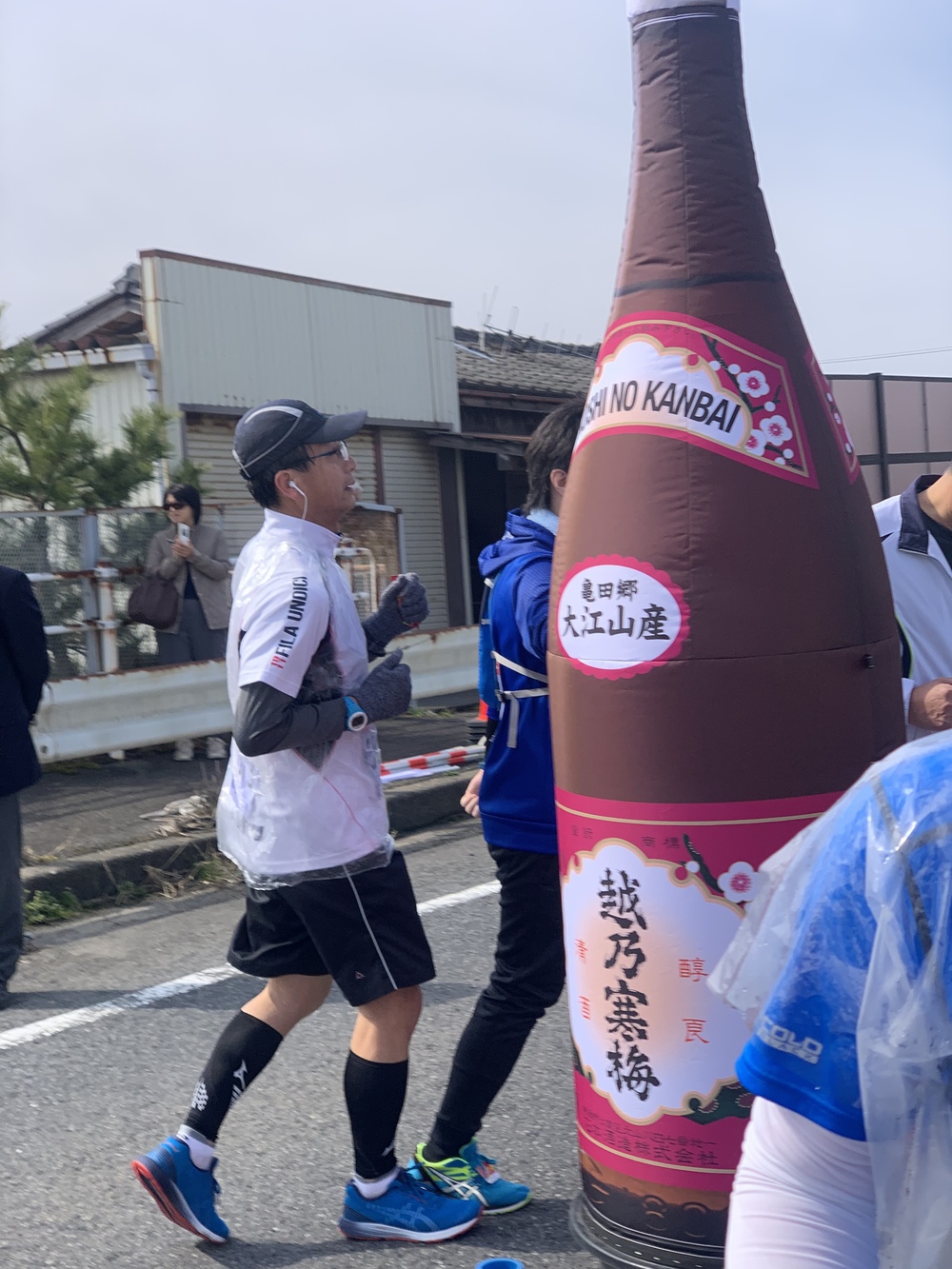 沿道ではたくさんの人が盛り上げてくれます！の写真3