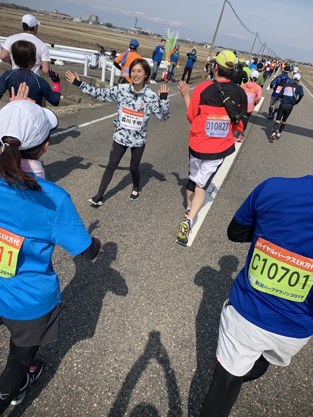 沿道ではたくさんの人が盛り上げてくれます！の写真4