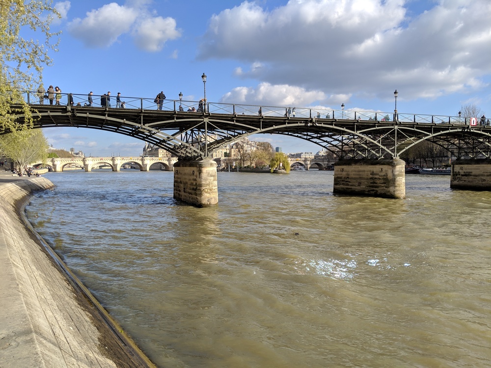 セーヌ川→ルーブル美術館→シャンゼリゼ通り→凱旋門のパリ堪能コースの写真3