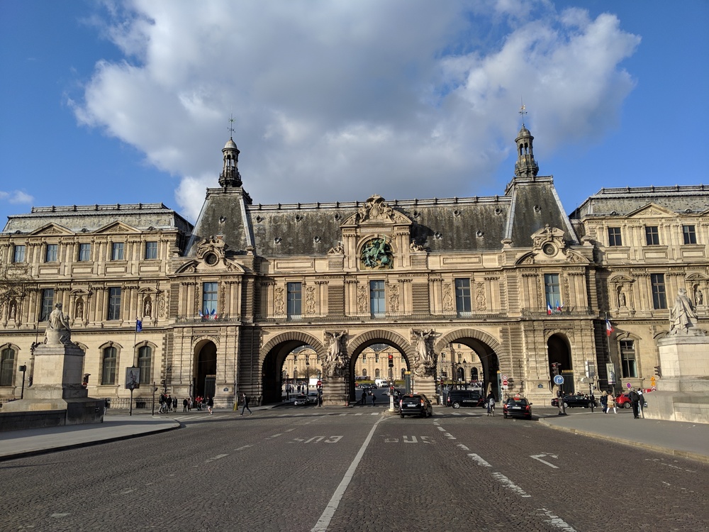 セーヌ川→ルーブル美術館→シャンゼリゼ通り→凱旋門のパリ堪能コースの写真5