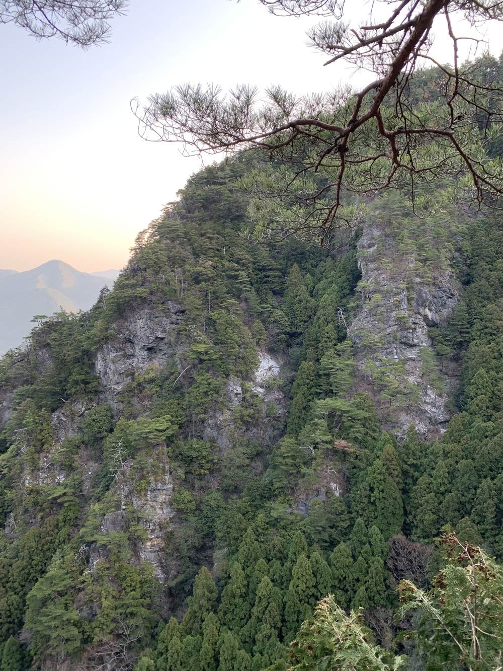 邪馬台国伝説　雨乞いの滝から悲願寺を目指すトレイルの写真6
