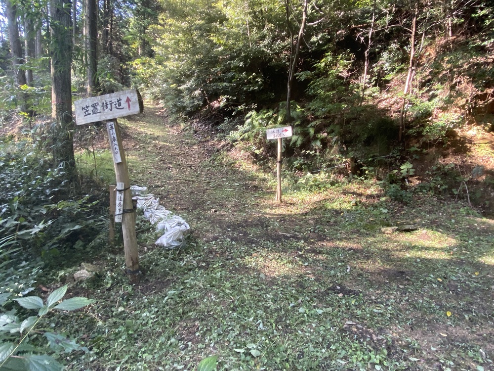 笠置山峠古墳と近代建築遺産トンネルの写真6