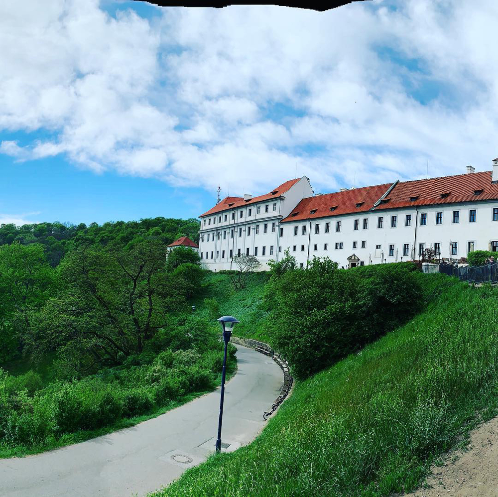 街も森も公園もプラハ城下町まで景色を楽しみながら贅沢に駆け抜けるコース。の写真4