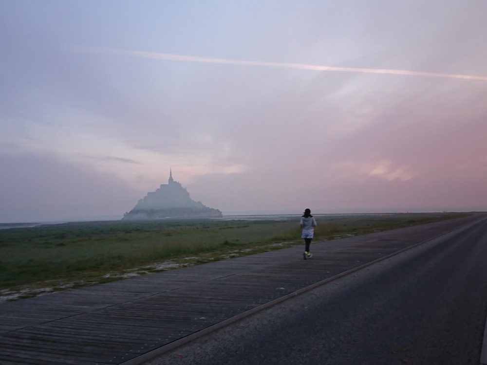 朝霧に浮かぶモンサンミッシェルの写真10