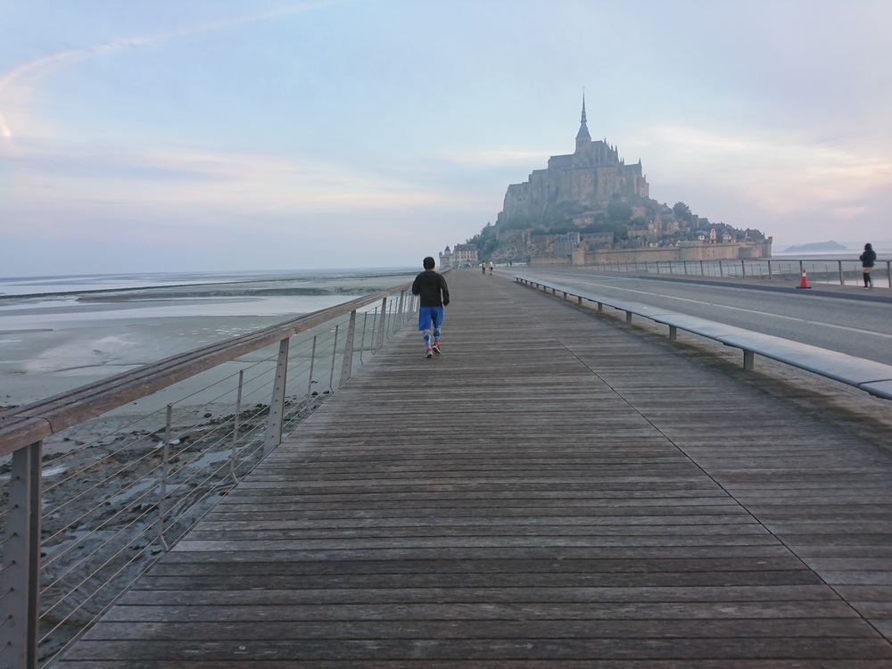 朝霧に浮かぶモンサンミッシェルの写真11