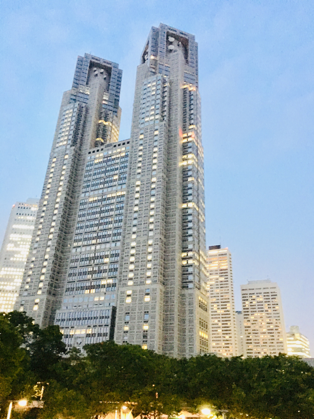 出張夜ラン 走ってみたかった新宿高層ビルの谷間の写真5