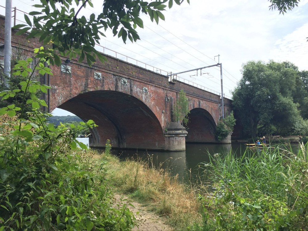 テムズ川沿いの美しいトレイルの写真3