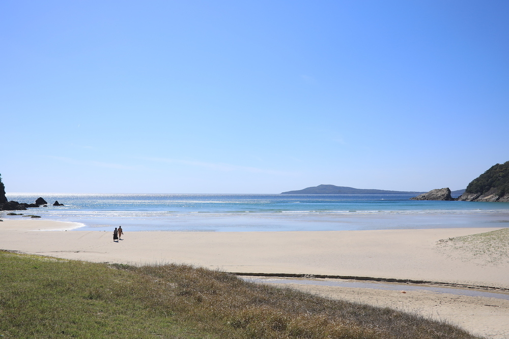福江島の主要観光地・高浜海水浴場とカトリック貝津教会の写真3