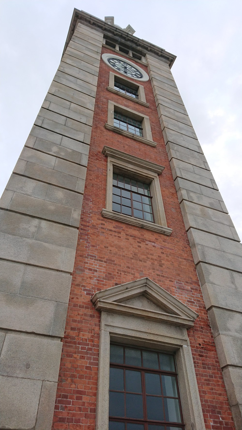 香港 海岸線とビルの写真4