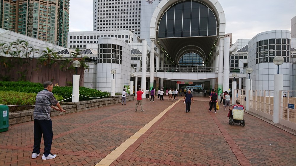 香港 海岸線とビルの写真5