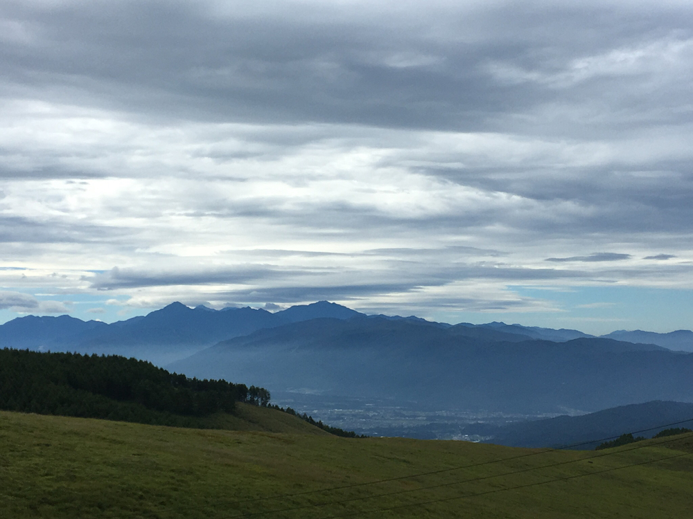 片道 9km で標高差 400m の一本調子の上り坂です。の写真6