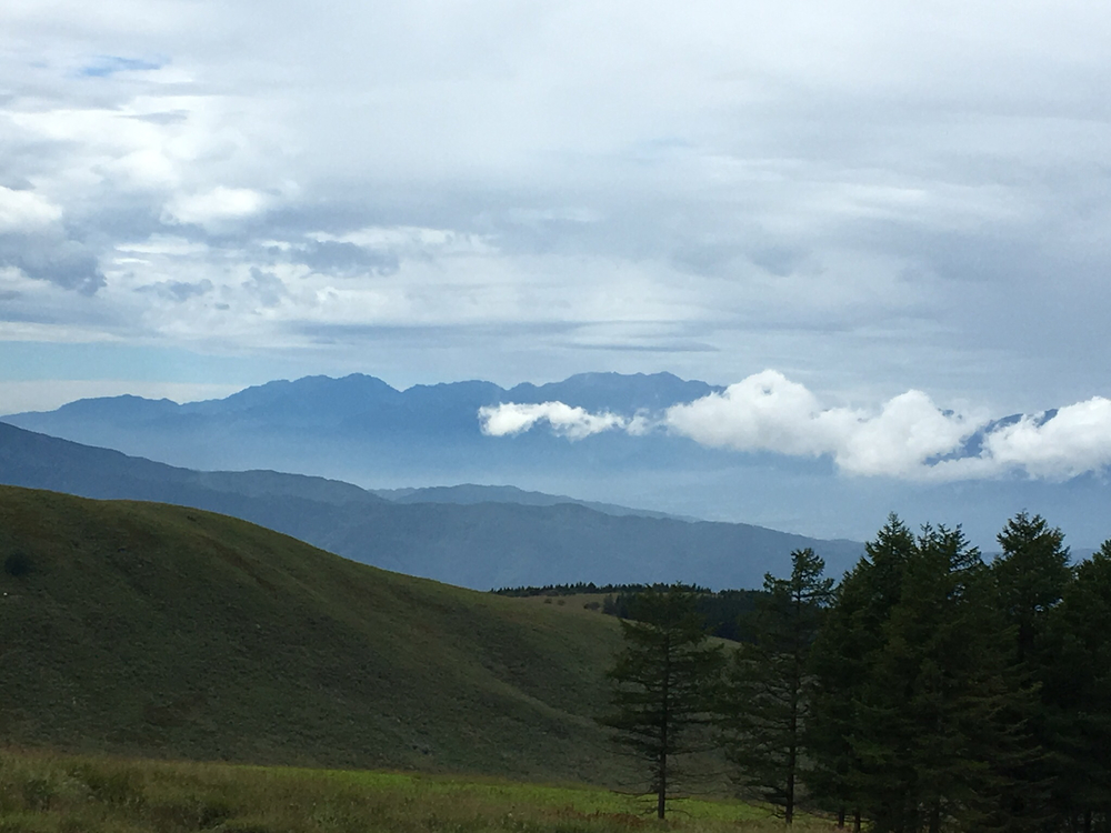 片道 9km で標高差 400m の一本調子の上り坂です。の写真8