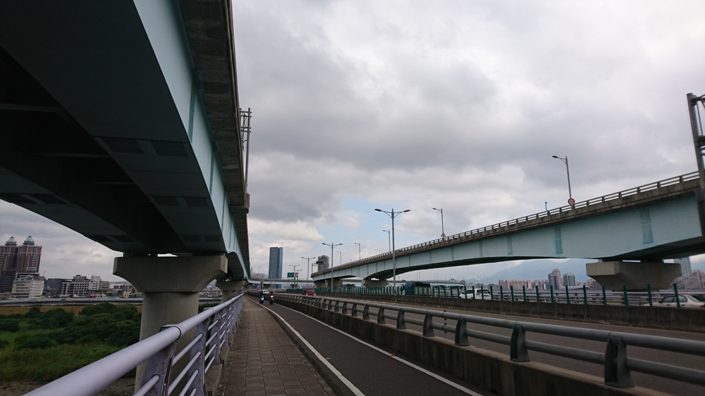 台北市の淡水川沿いに、今回は橋めぐり。の写真5