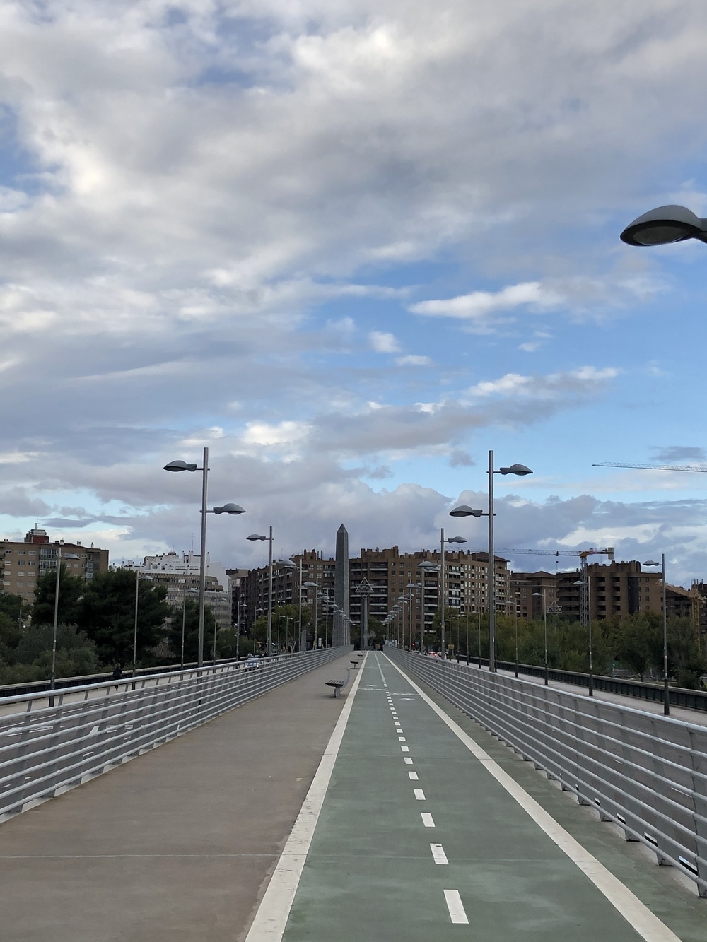 【スペイン】サラゴサの街並みとエブロ川沿いの爽やかランの写真3