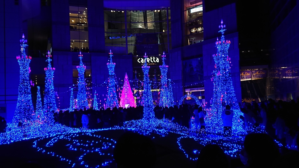 two towers run with illuminationの写真3