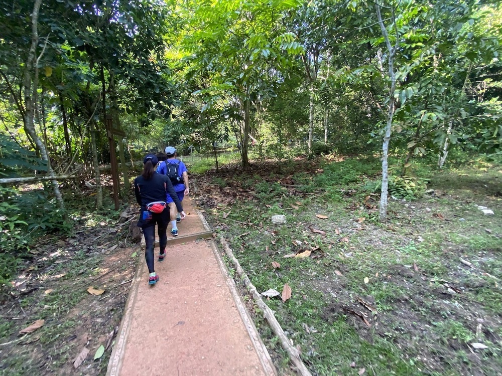 シンガポール最高峰（163m）を目指しての写真3