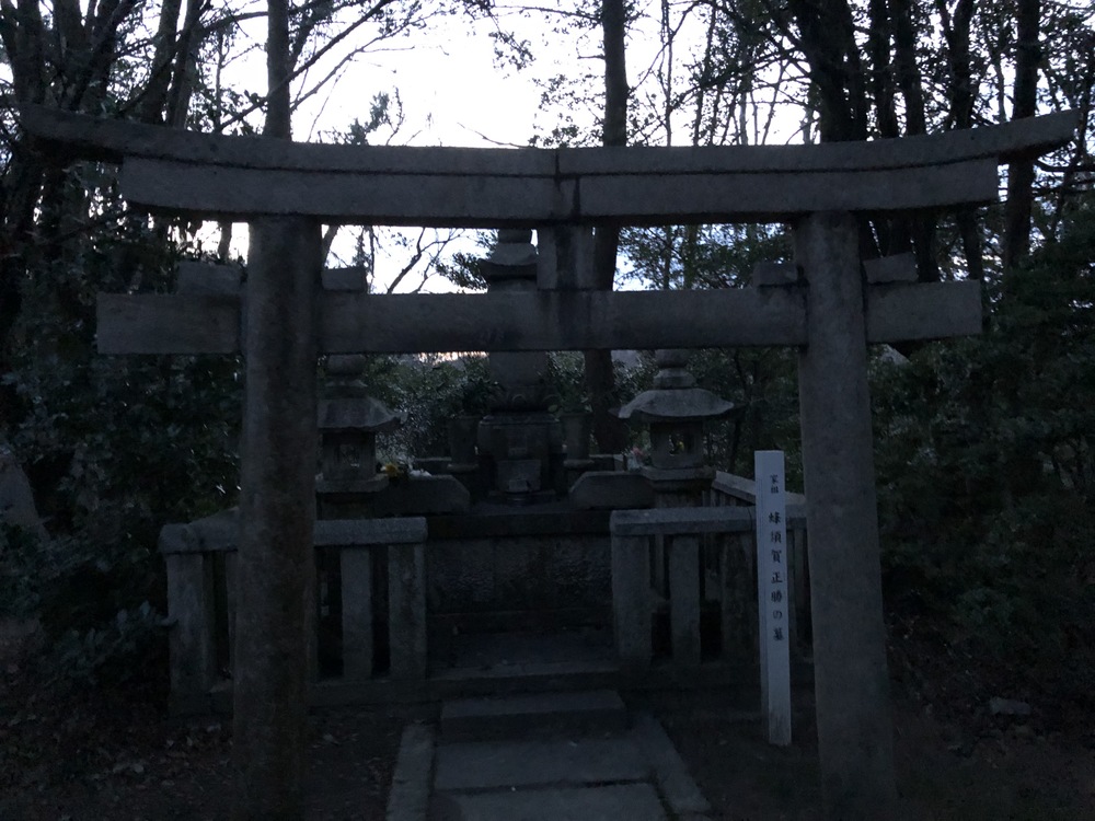 眉山に登って夕暮れから夜景まで堪能ランの写真5